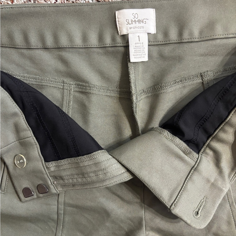 ⬇️Women’s Slimming olive Pants chicos size 1 - Picture 3 of 3